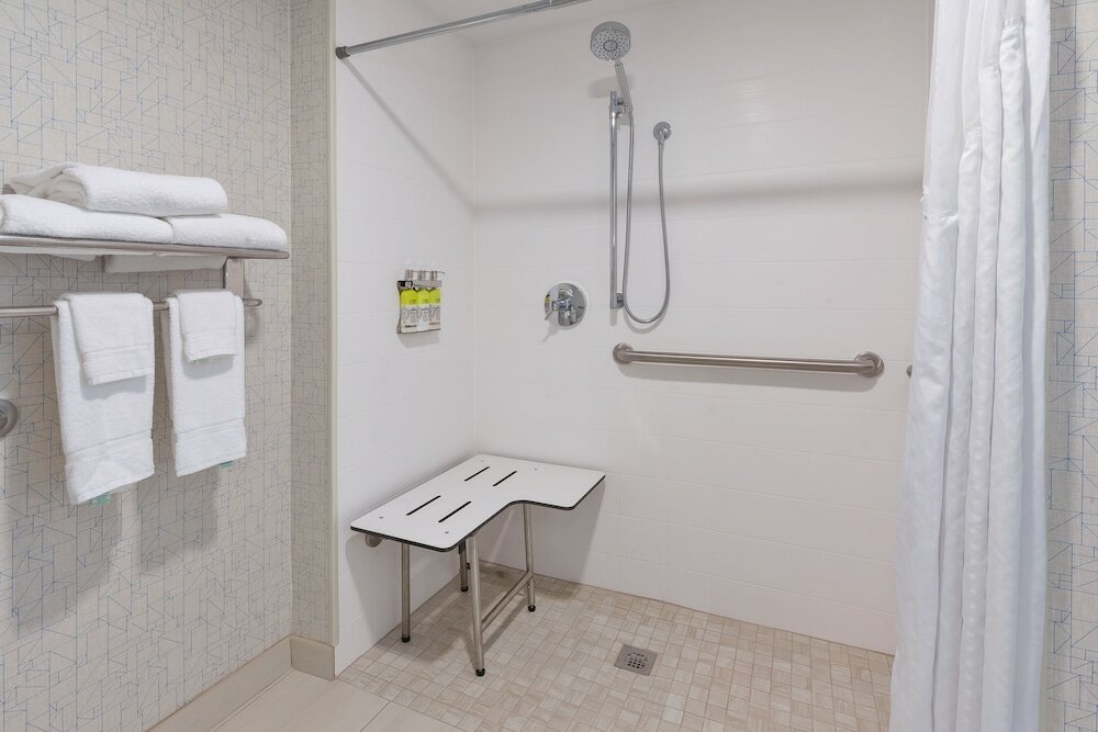 Фото Holiday Inn Express & Suites Blacksburg - University Area, an Ihg Hotel