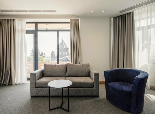 Внешний вид отеля Radisson Hotel & SPA Gyumri в Гюмрях, фото 4