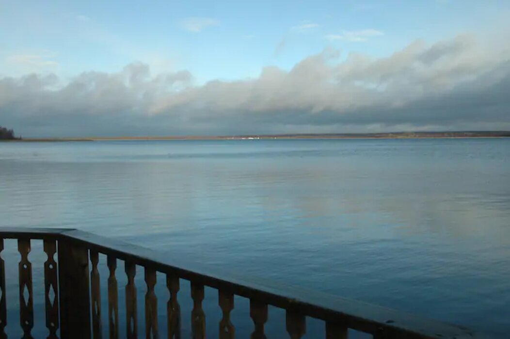 Фото Исторический дом у озера