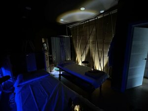 Ayol boshqa xonada bolganida shaxsiy aldash