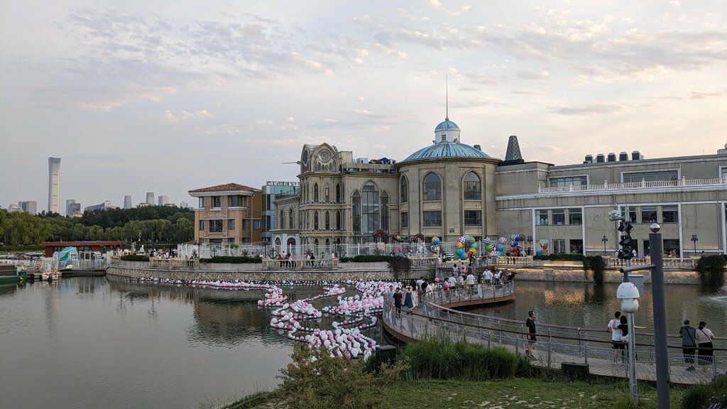 Shopping mall Solana Mall, Beijing, photo