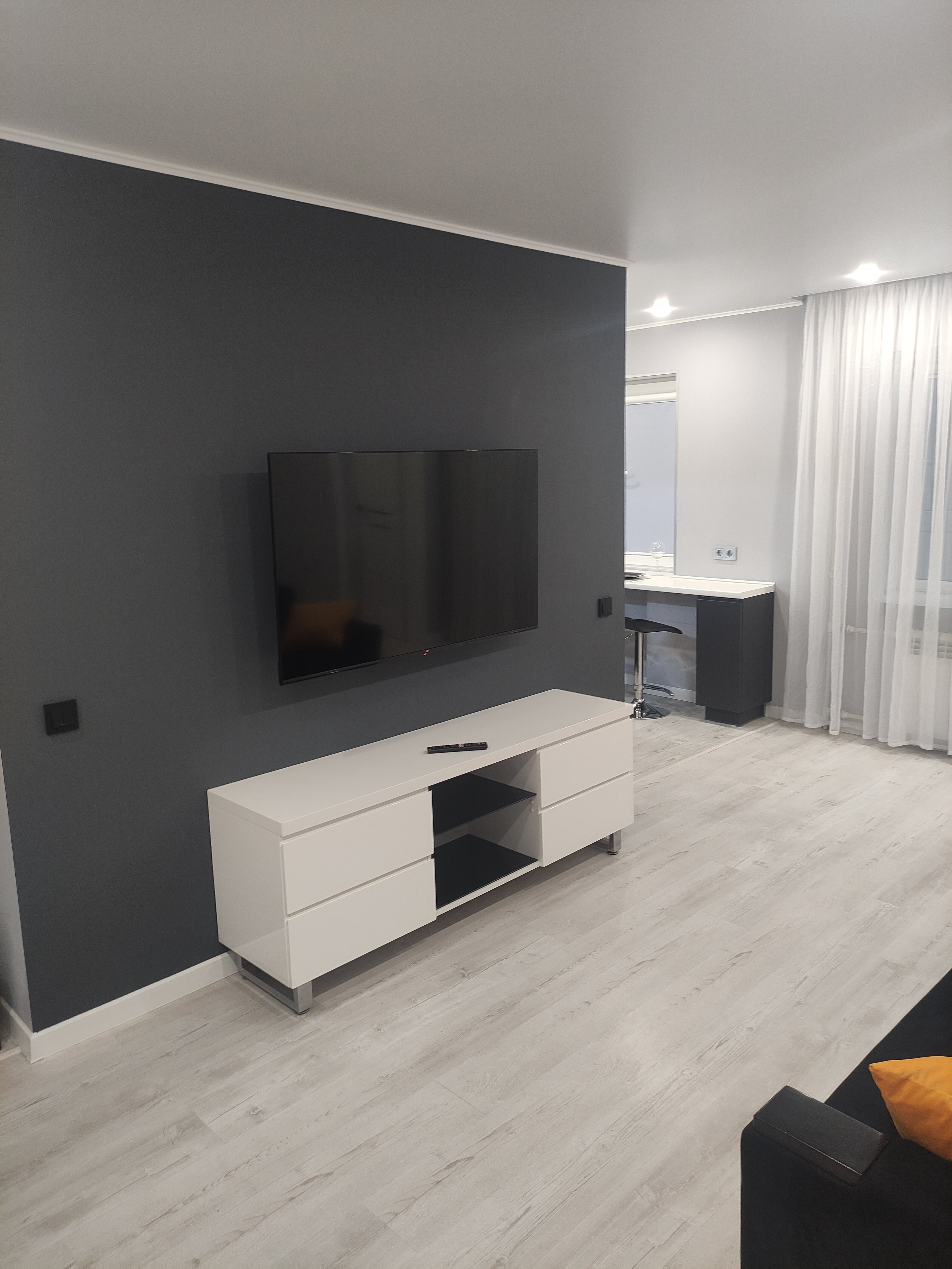 Фото Двухкомнатная квартира у площади