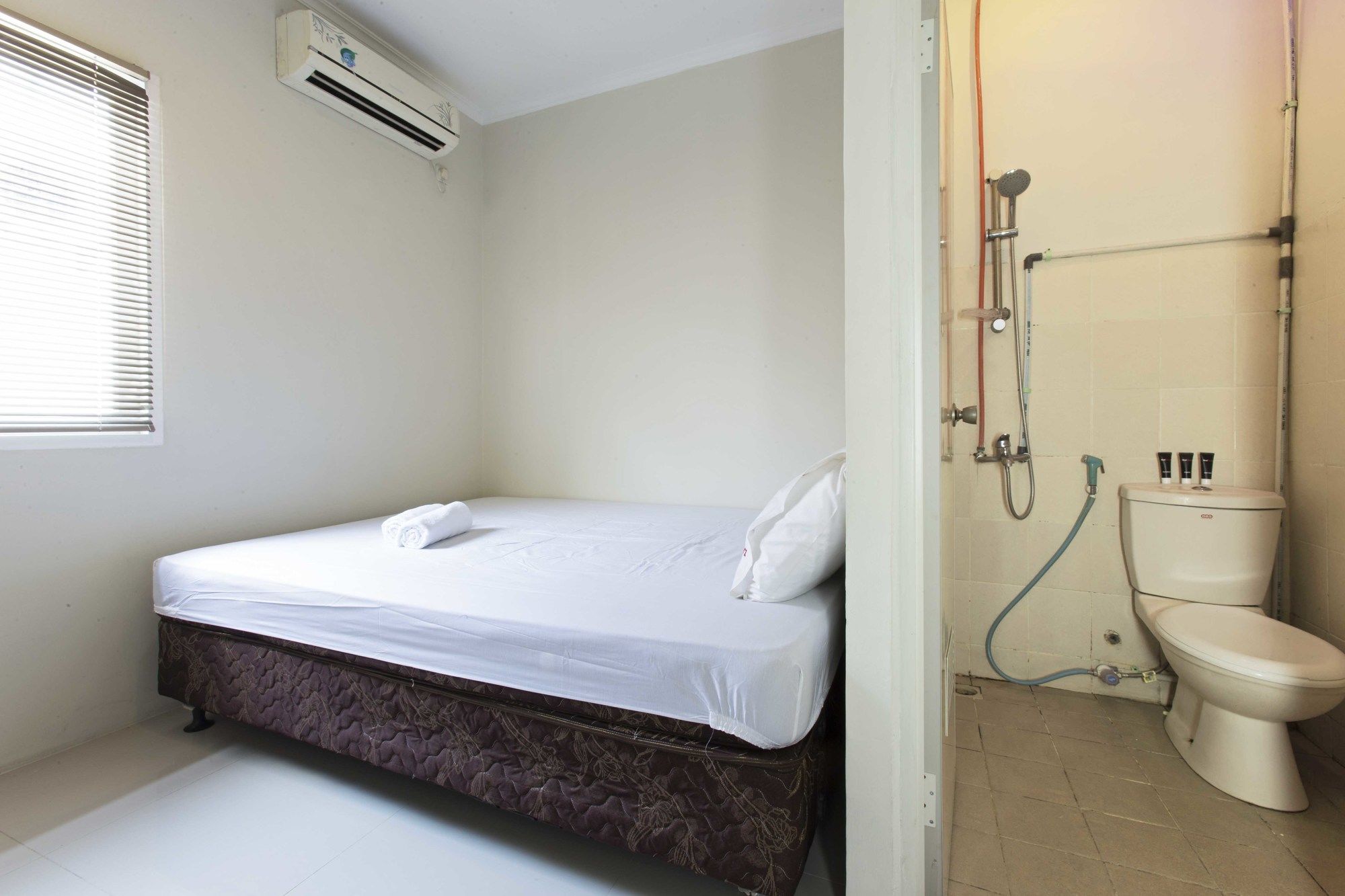 Фото RedDoorz @ Tondano Benhil