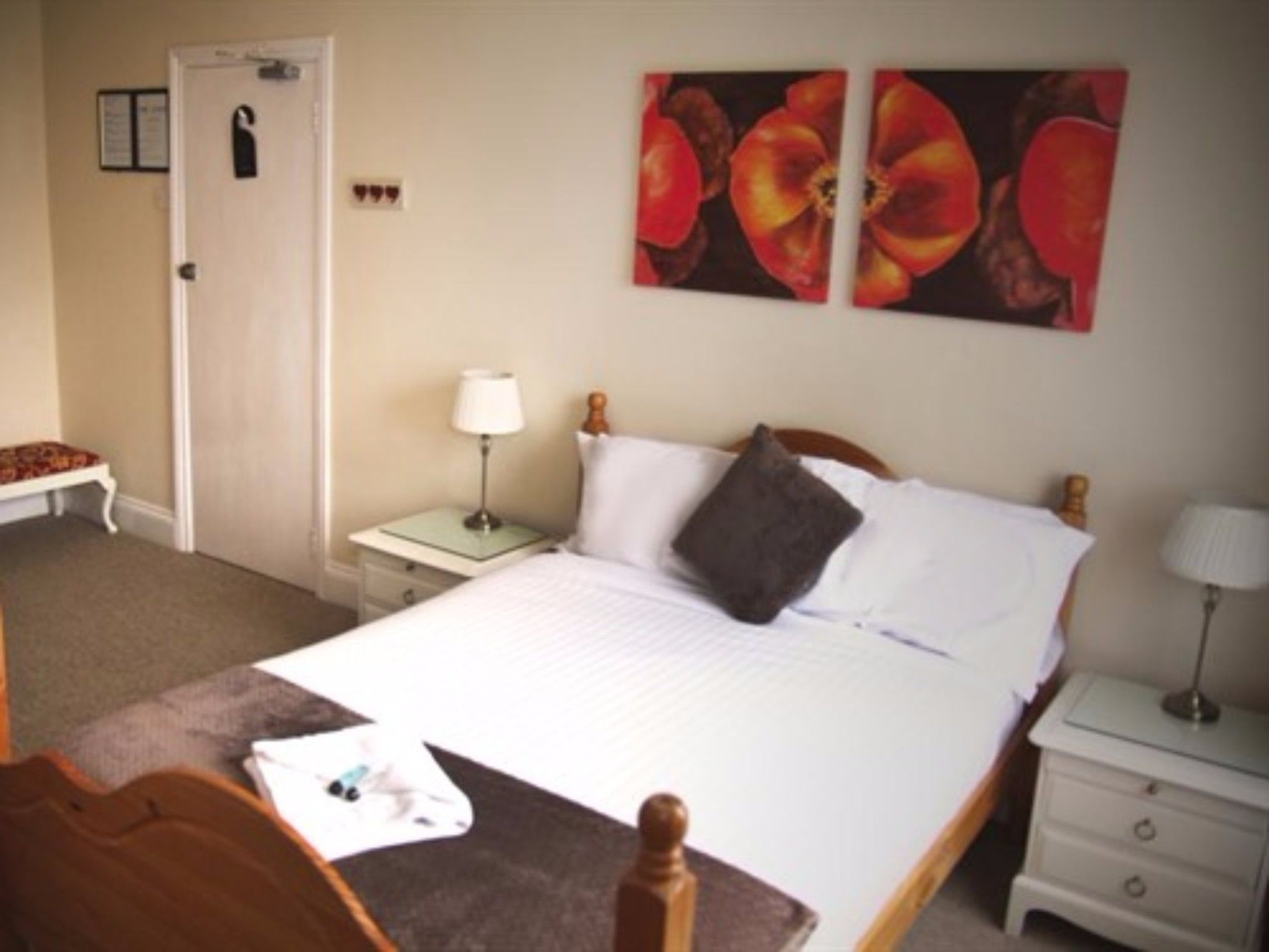 Фото Lowdens Guest House