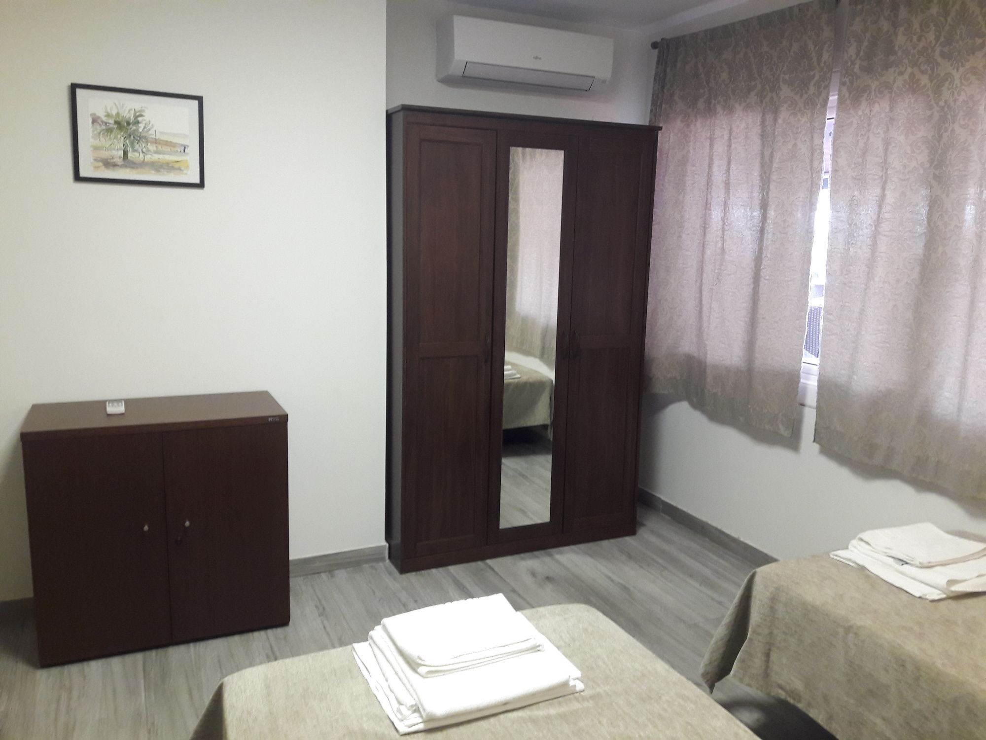 Фото Hostal Liwi