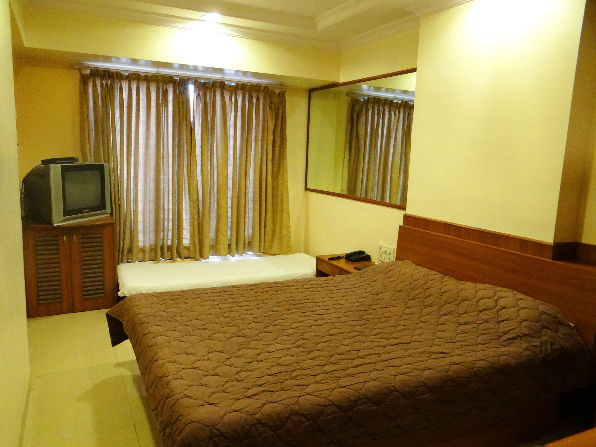 Фото Hotel Lucky Goregaon