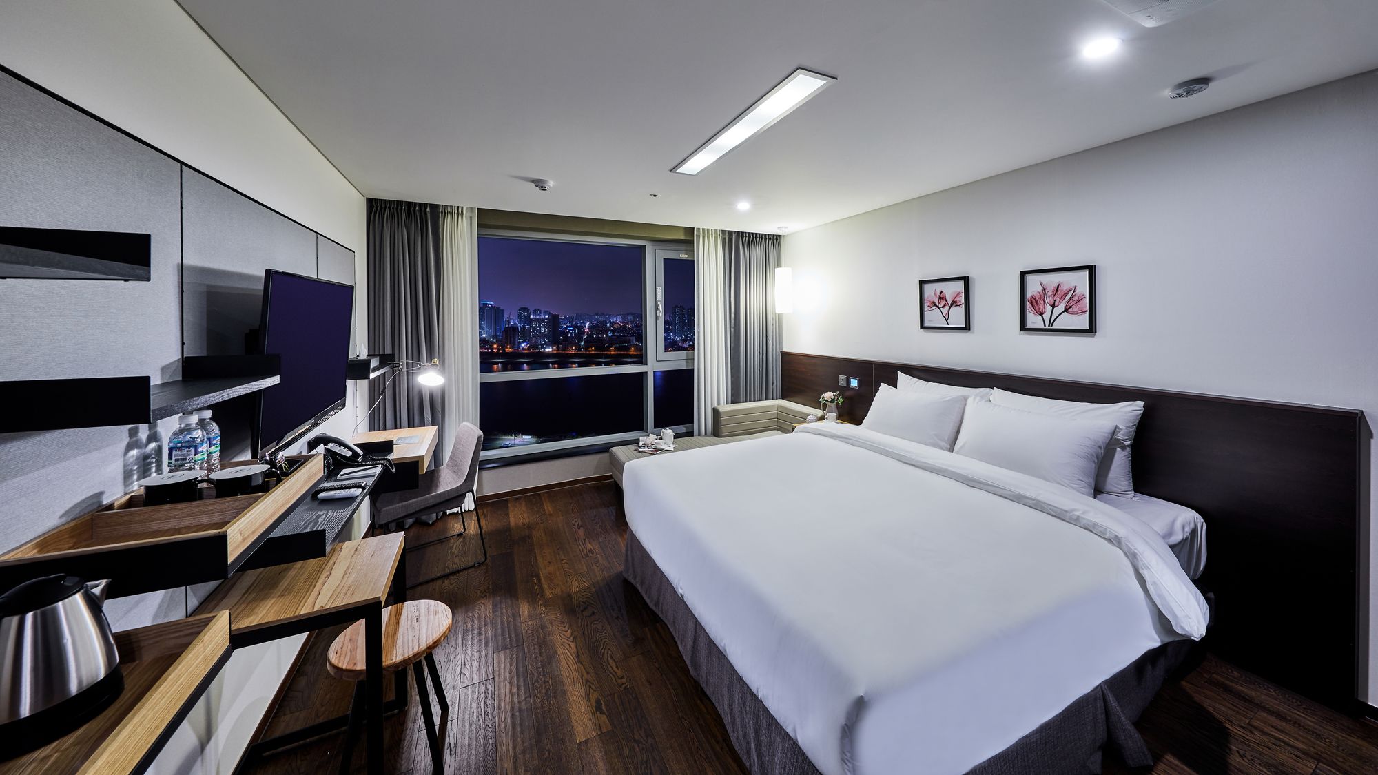 Фото Hotel Riverside