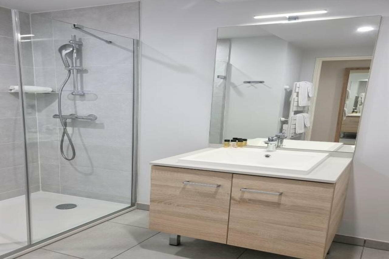 Фото Residhome Nice Aéroport