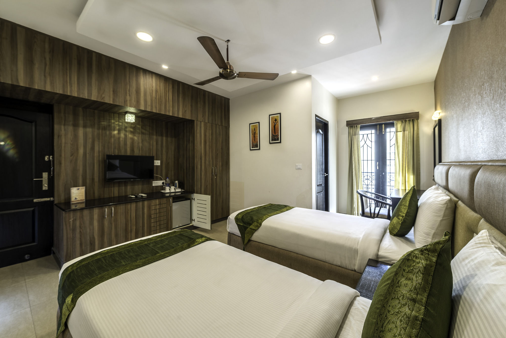 Фото отеля 2