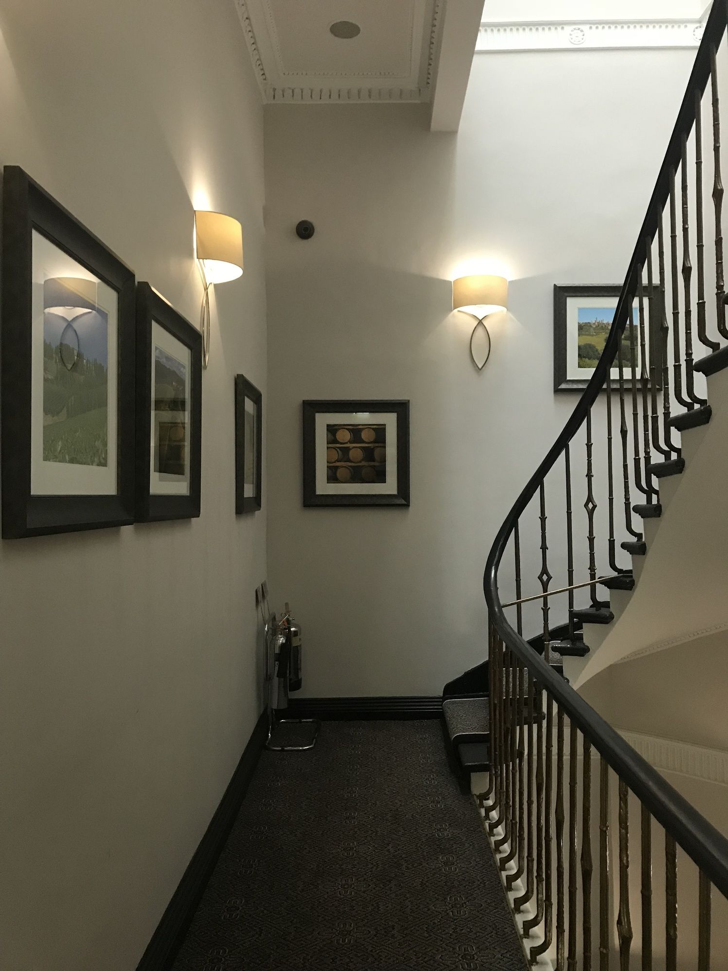 Фото The Wine House 1821