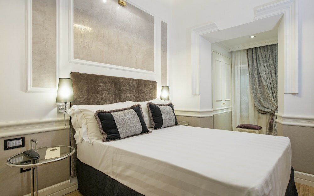 Фото The Hotel Britannia