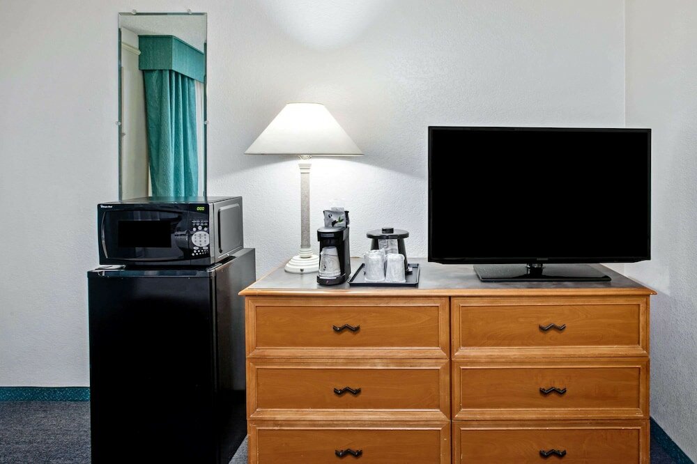 Фото La Quinta Inn by Wyndham Stockton