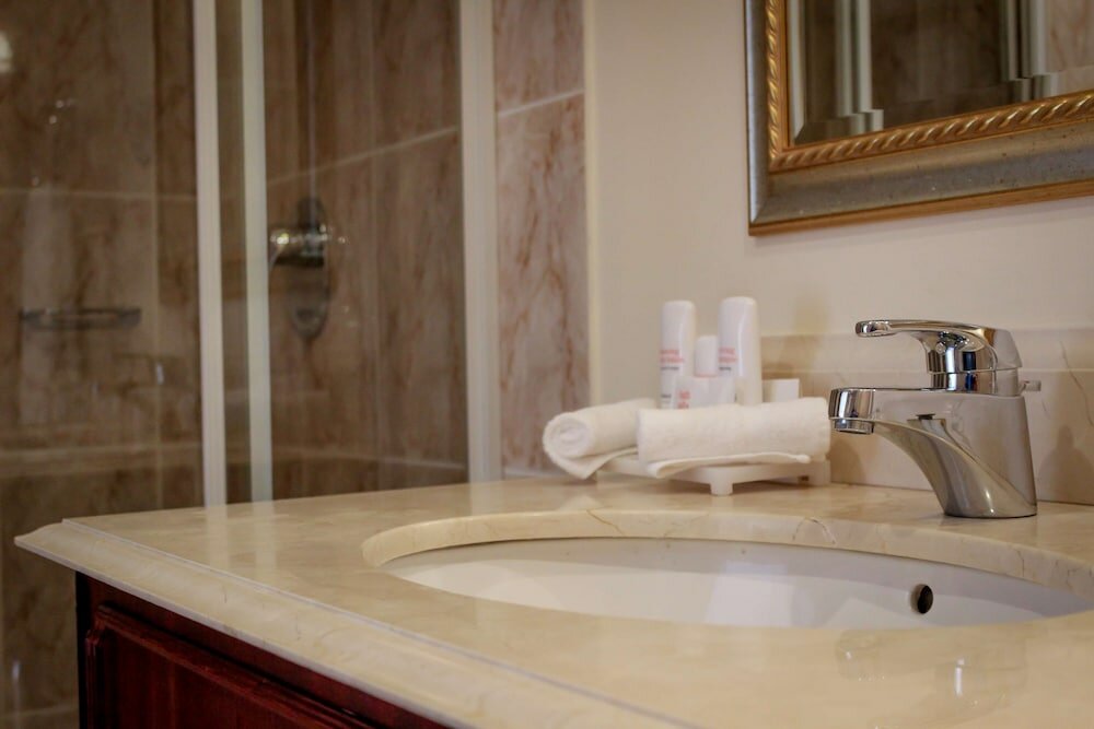 Фото Radisson Blu Le Vendome Hotel, Cape Town