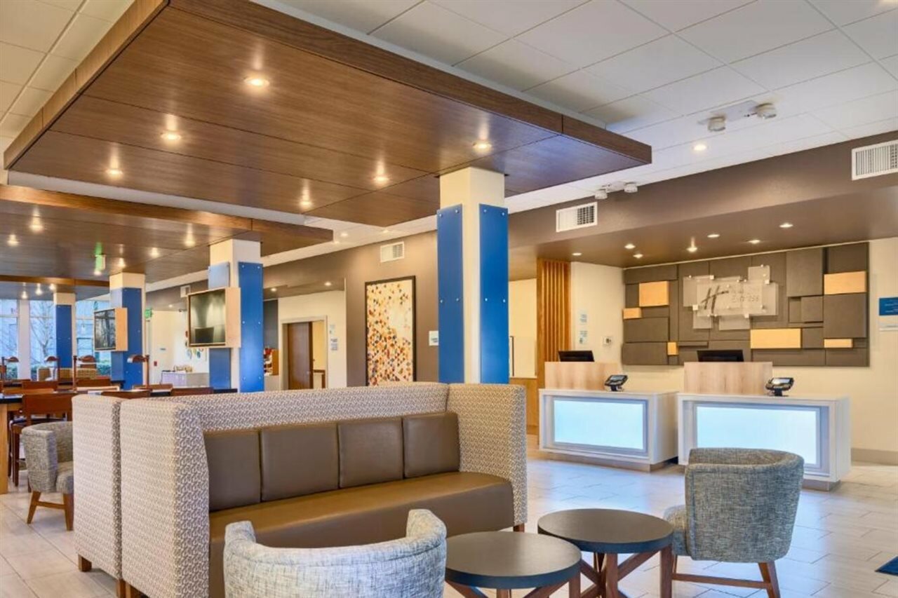 Фото Holiday Inn Express & Suites Salem North - Keizer, an Ihg Hotel