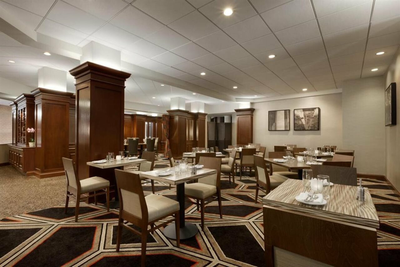 Фото Hilton Arlington