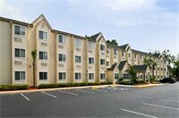 Гостиница Hometown Inn & Suites Jacksonville - Butler Blvd. Southpoint