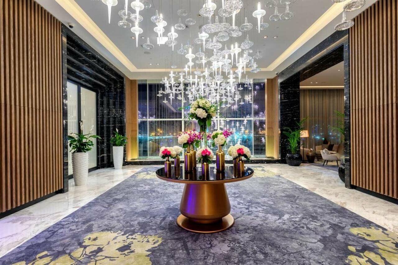 Фото Taj Jumeirah Lake Towers