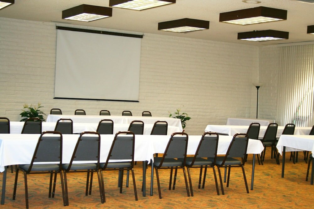 Фото Heritage Inn Express Roseville