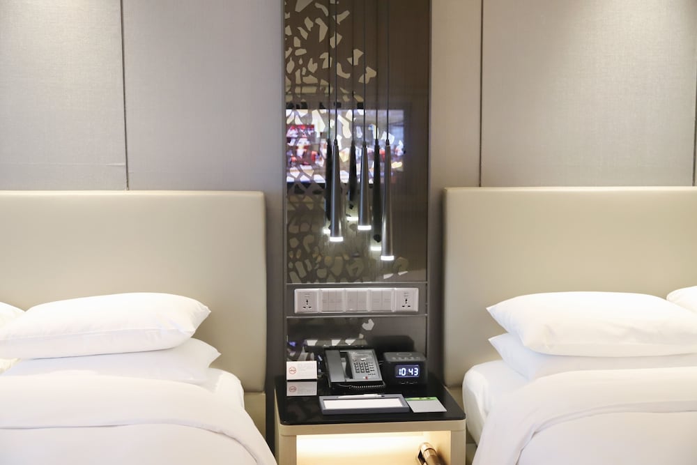 Фото Renaissance Shenzhen Luohu Hotel