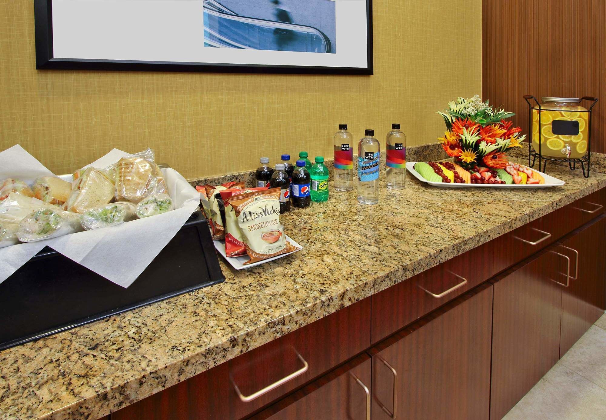 Фото Courtyard by Marriott Oakland Downtown