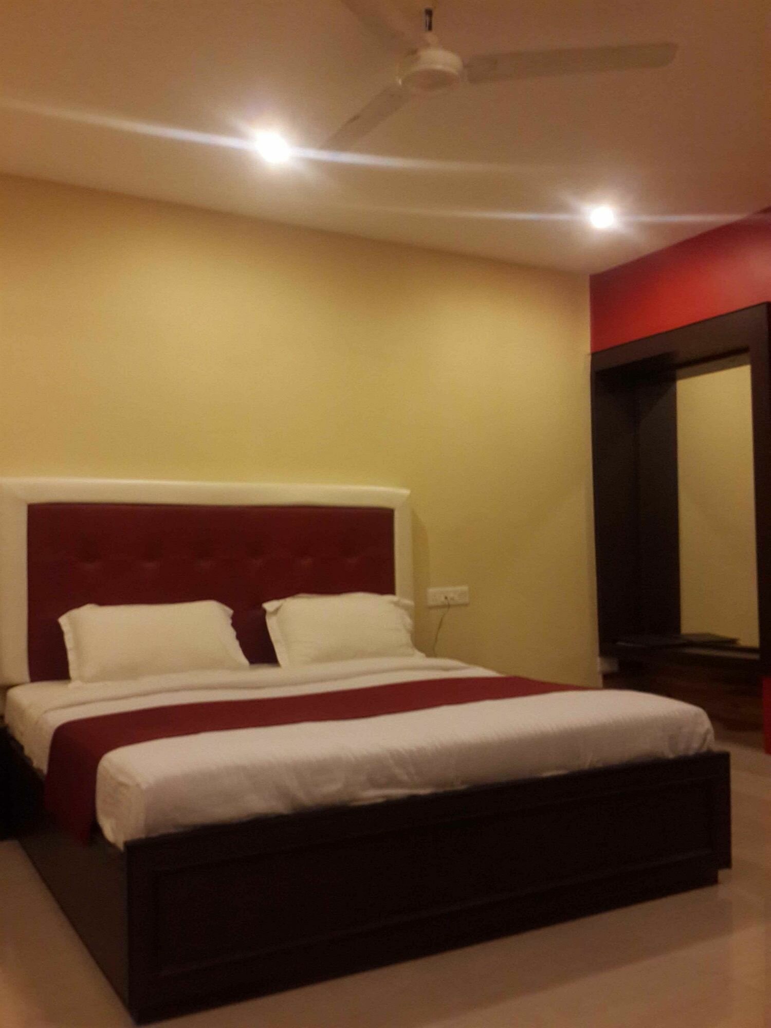 Фото Hotel Varuna