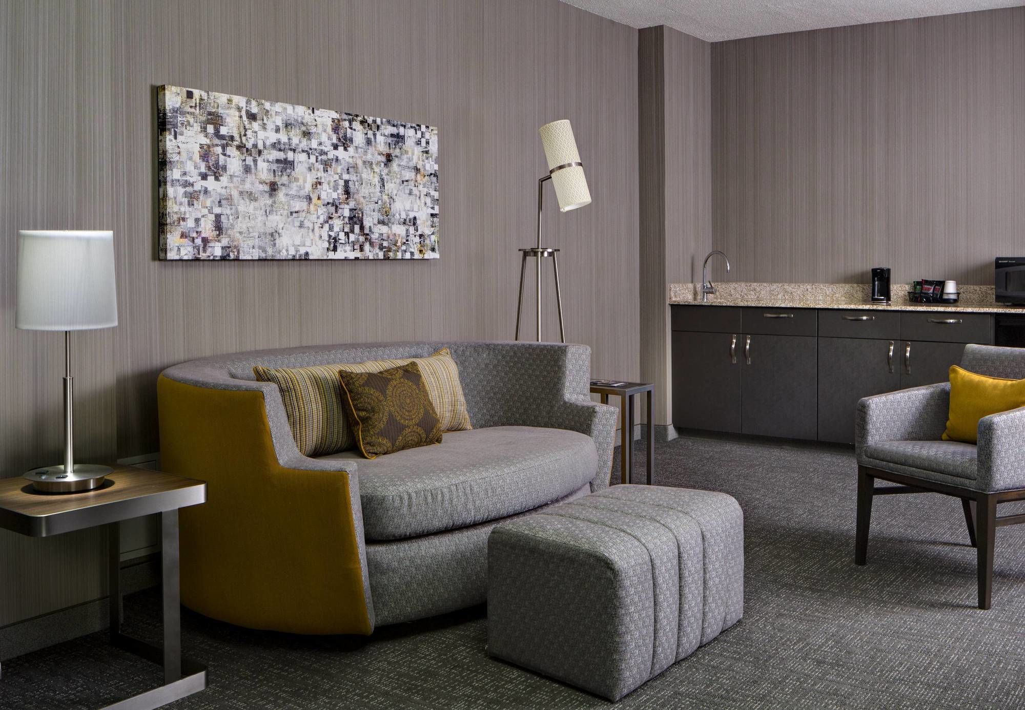 Фото Courtyard by Marriott Downtown Grand Rapids