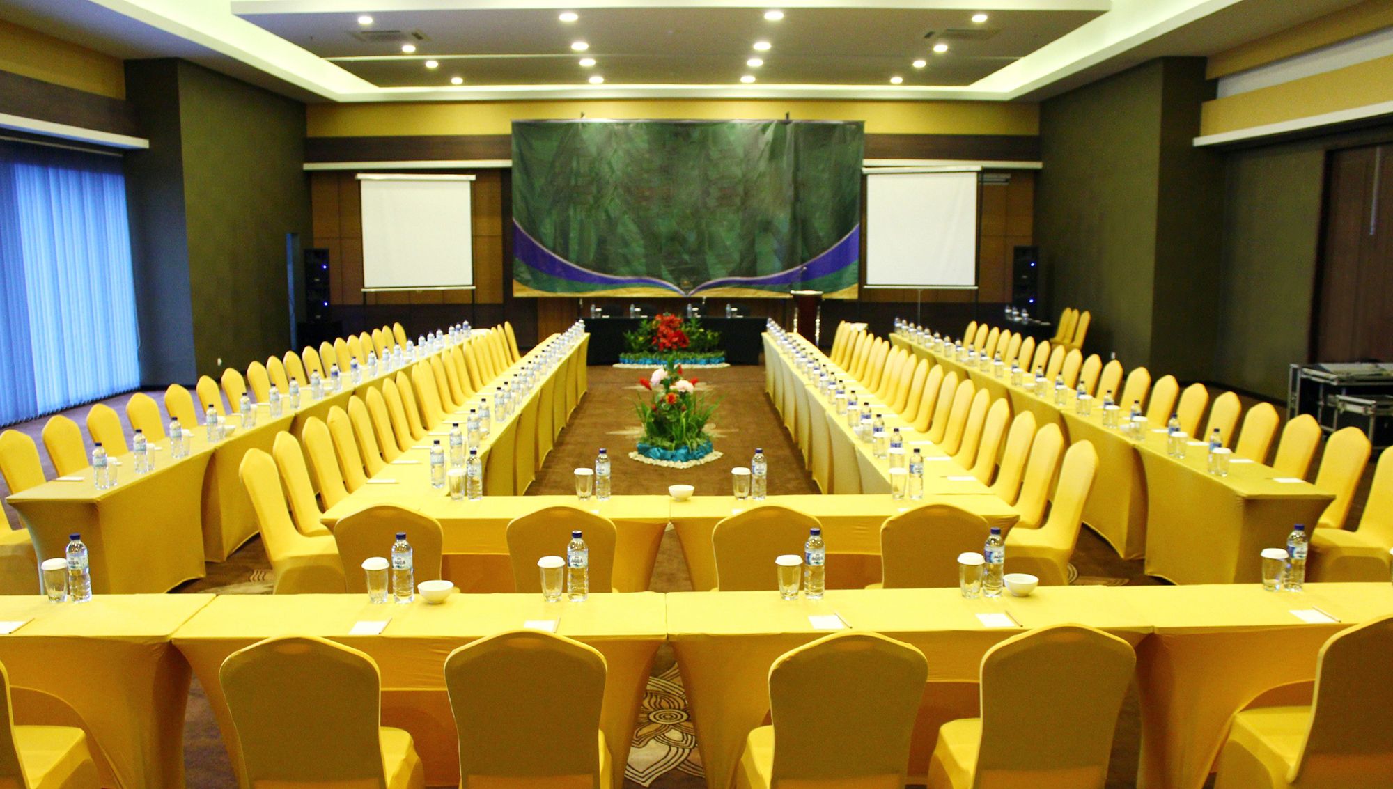 Фото Crystal Lotus Hotel Yogyakarta