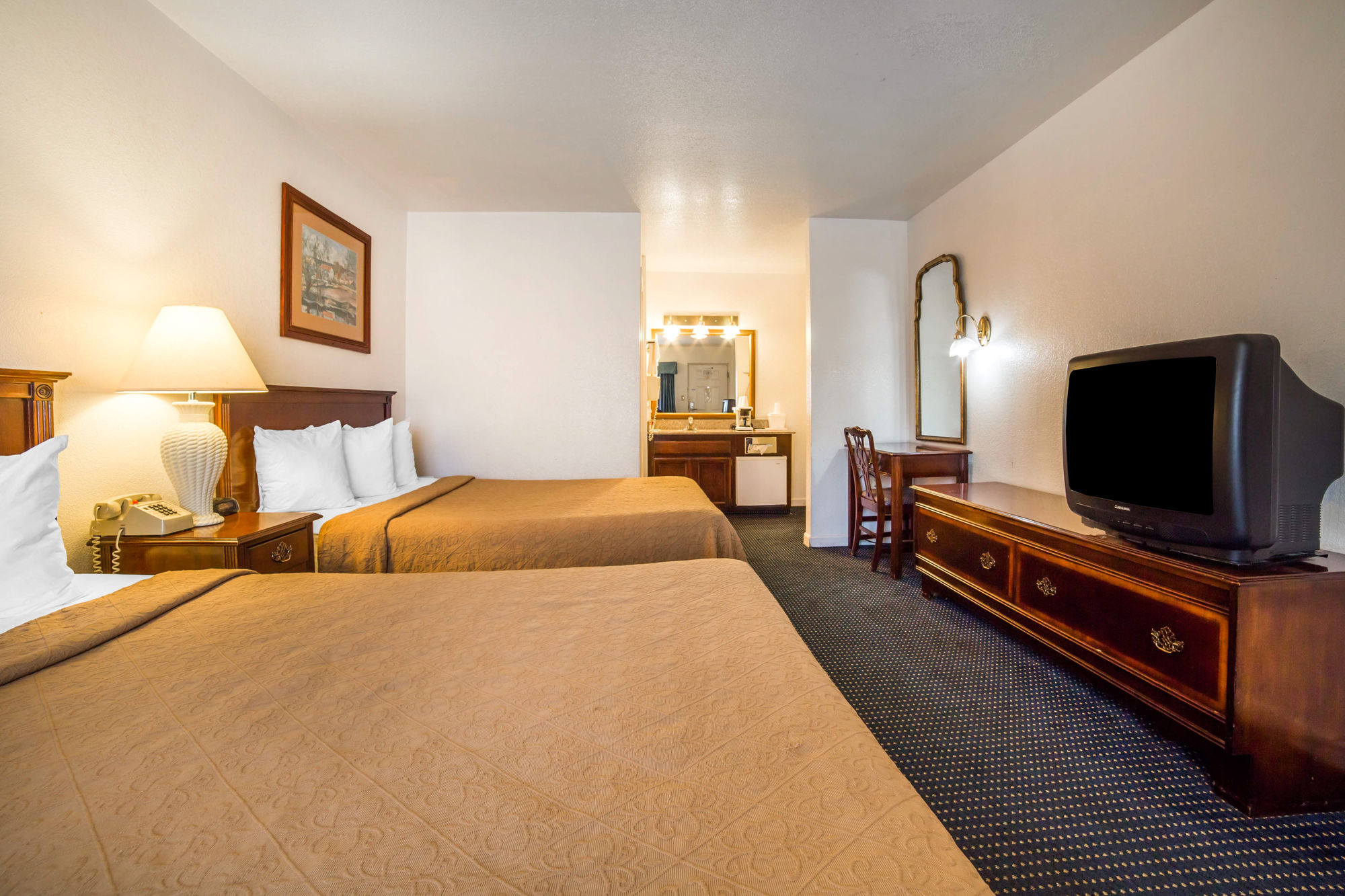 Фото Rodeway Inn at Nevada State Capitol