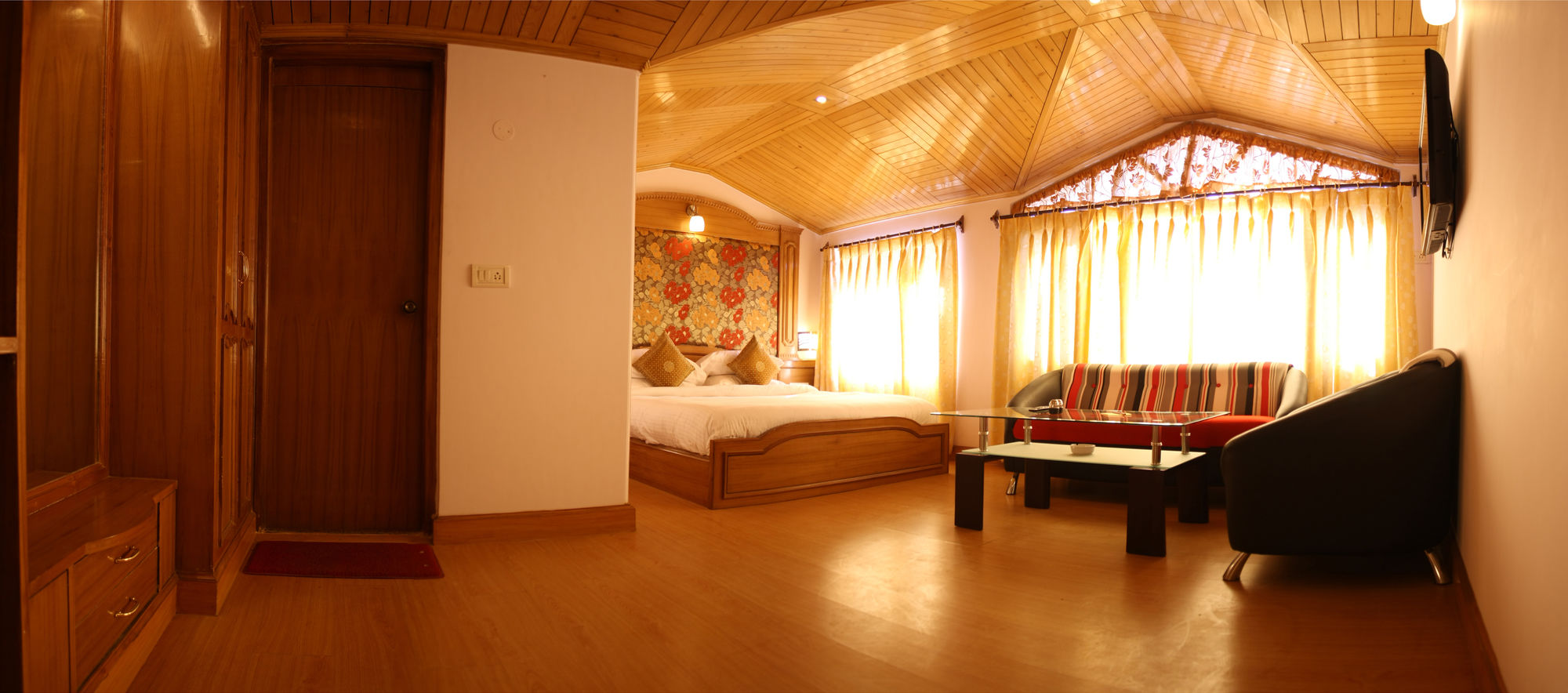 Фото Hotel Surya