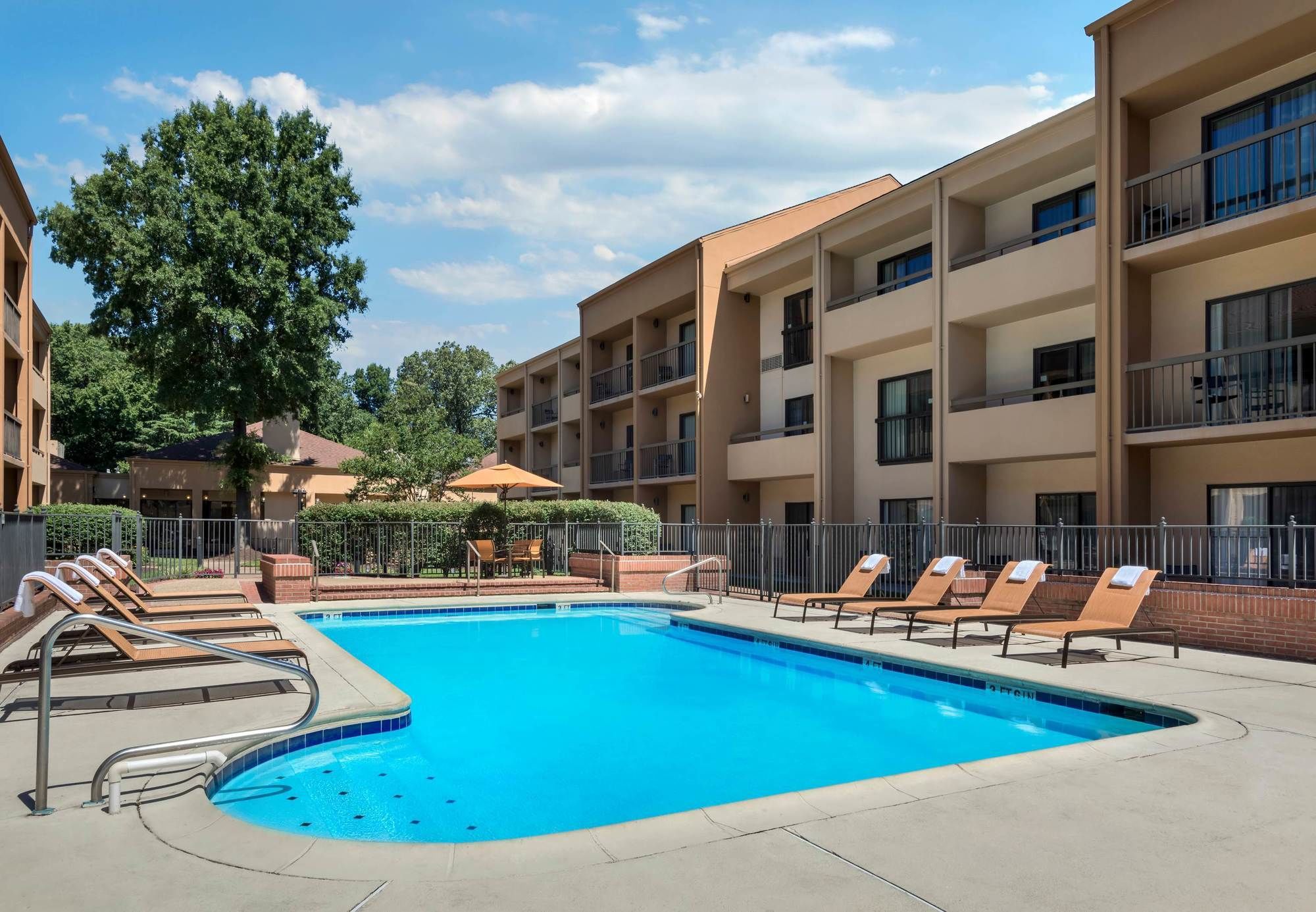 Фото Courtyard by Marriott Virginia Beach Norfolk