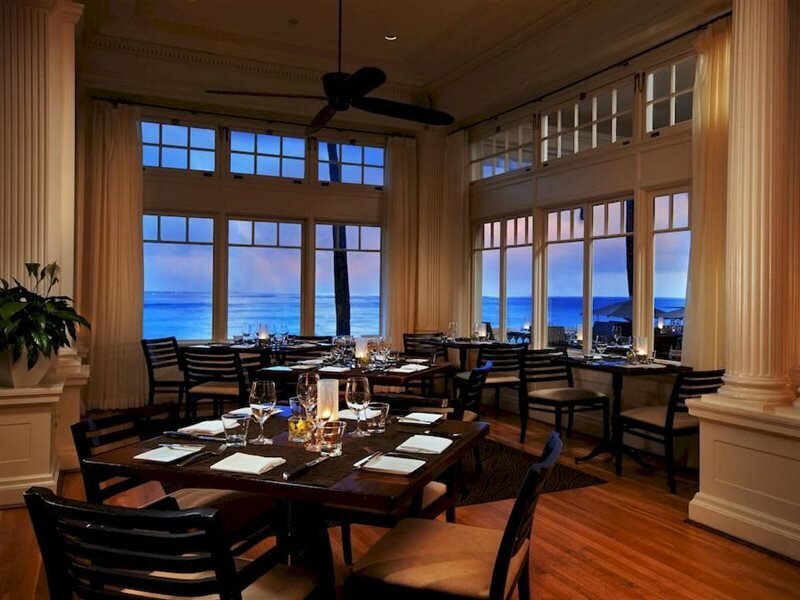 Фото Moana Surfrider, A Westin Resort & SPA, Waikiki Beach