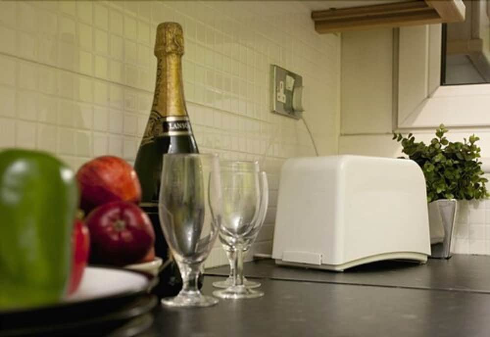 Фото Victoria Centre Apartments & Annexe