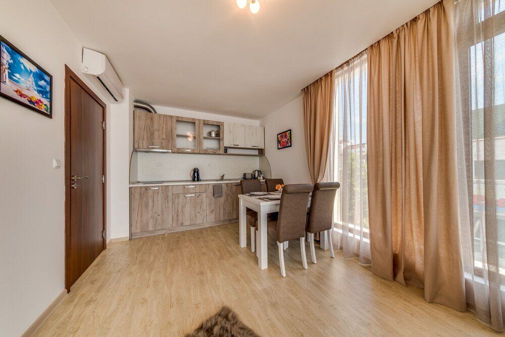 Фото Apartcomplex Golden Bay