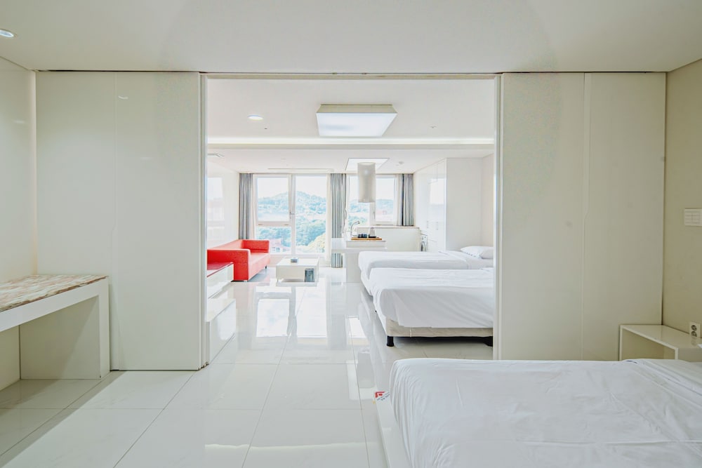 Фото ShinShin Hotel Jeju Ocean