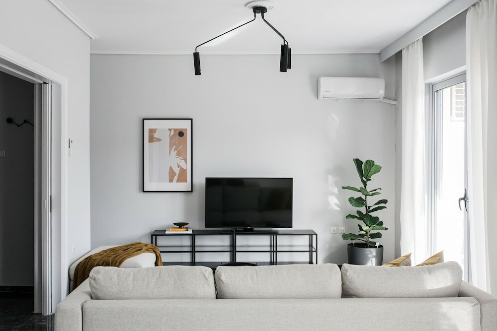 Фото Spacious & Airy 1 Bedroom Apartment near Helexpo