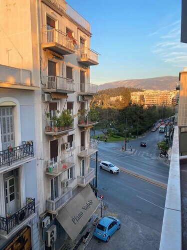A Stroll to the Acropolis Athenian Homes