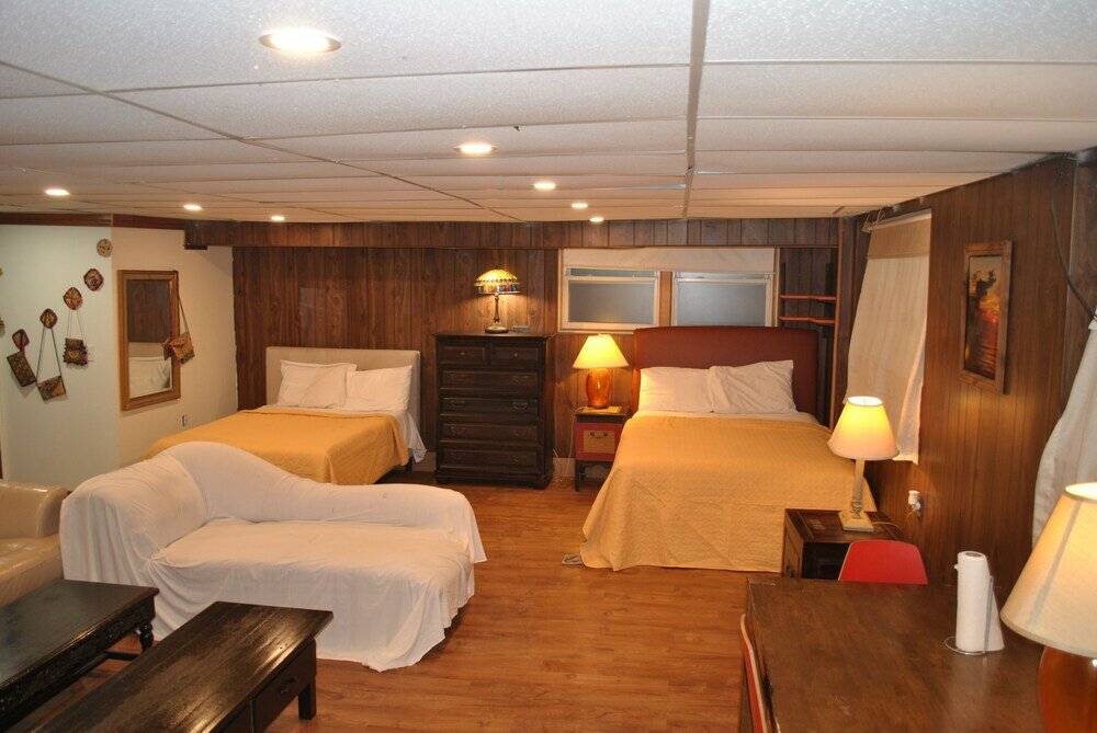 Фото Newark Hansbury Multi Level House