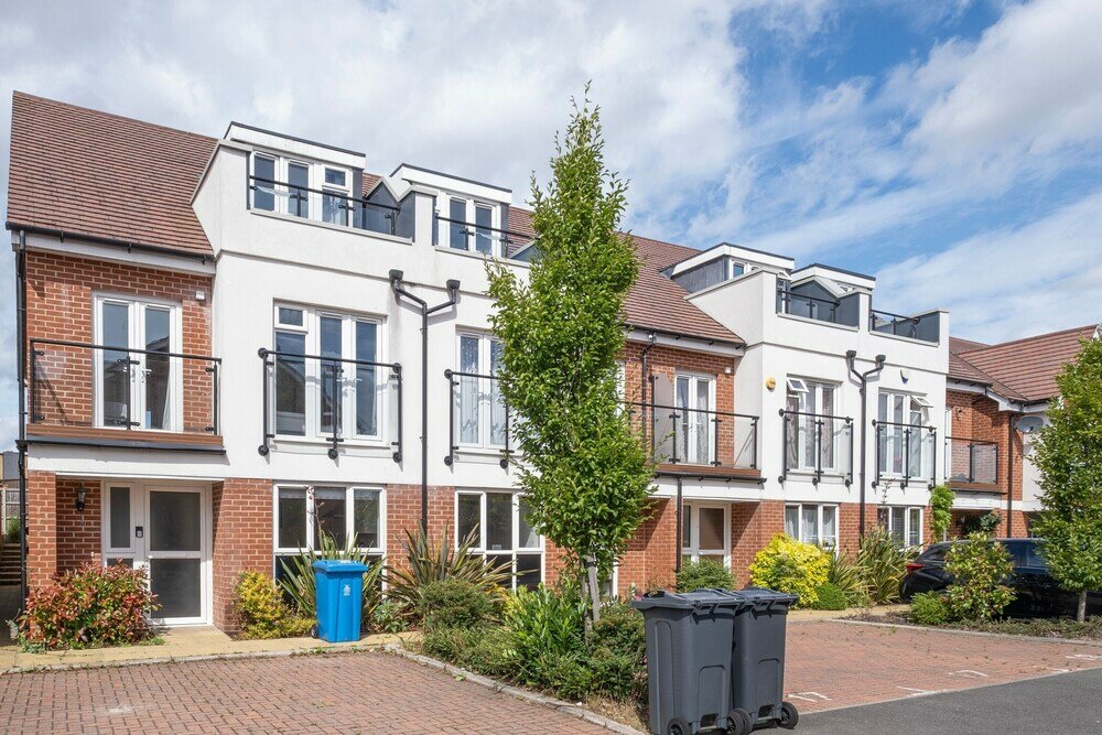 Фото Ferndale Serviced 4 Bedroom 2 Bath House