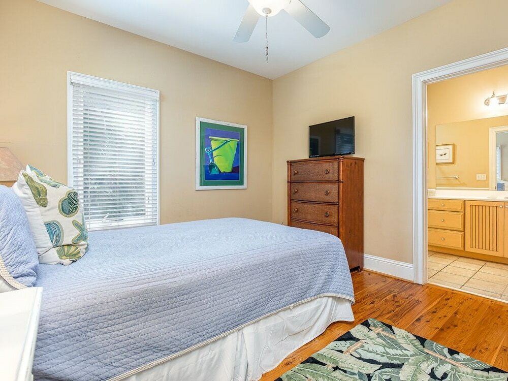 Фото 5 Oclock Somewhere