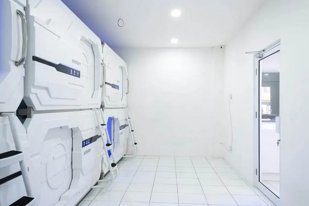 Фото RedDoorz Hostel near Taman Puring