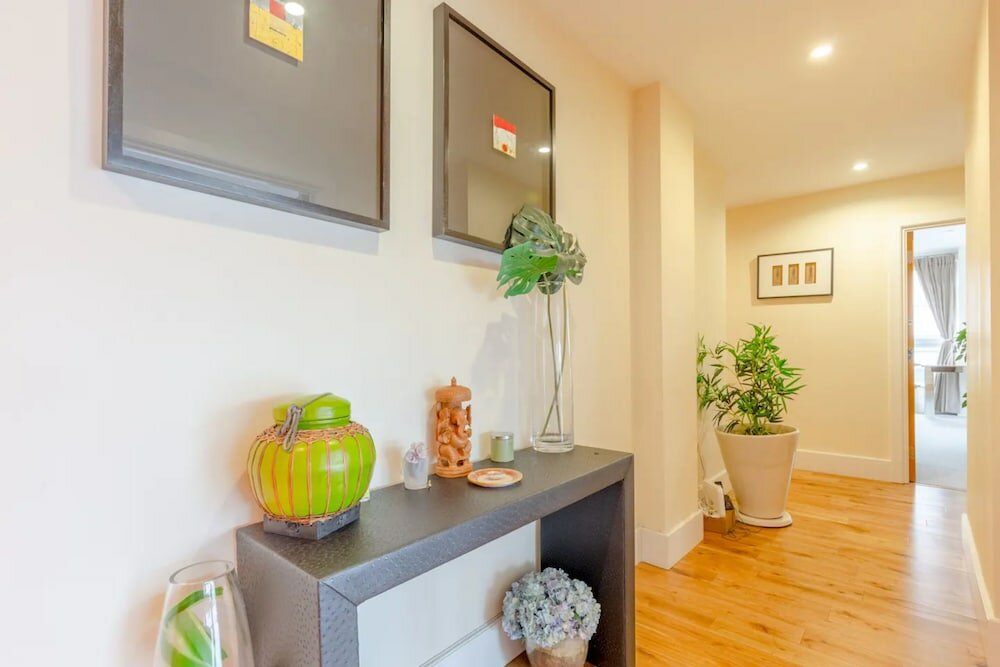 Фото Gorgeous 3 Bedroom Flat in Vauxhall With City Views