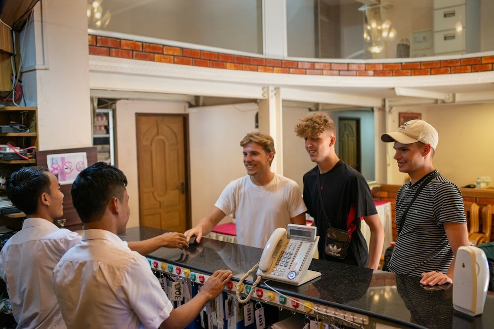 Фото Yangon Urban Hotel