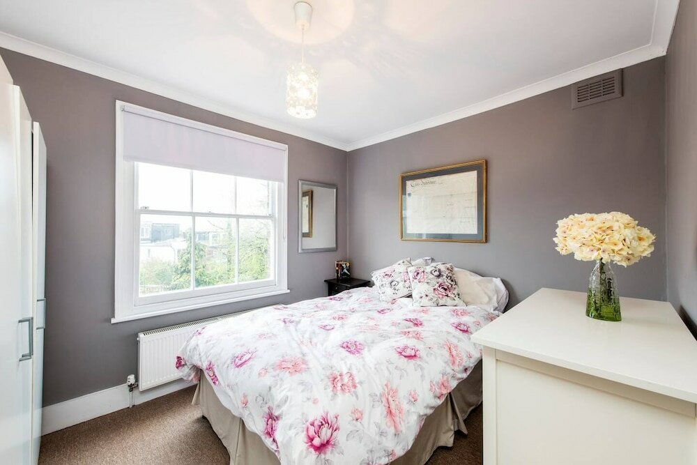 Фото Bright, Stylish 3bed Flat in West Hampstead
