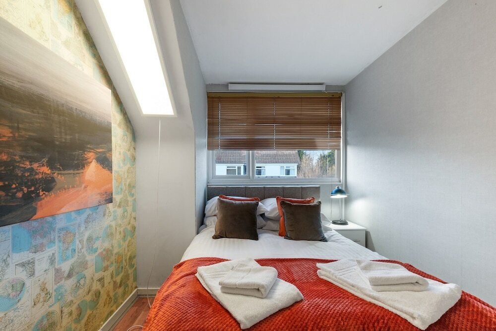 Фото Serviced 4 Bdrm 2 bath house Maidenhead