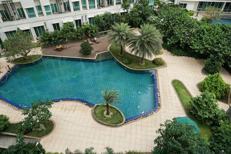 Гостиница Fully Furnished Apartment with Comfortable Design 1br Woodland Park Residence в Джакарте