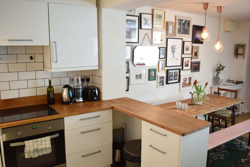 Фото Stylish Cozy Apartment near Trendy Shepherd's Bush