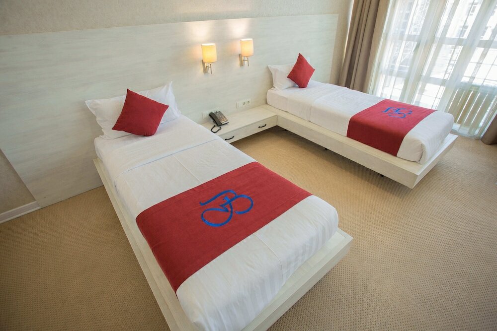 Фото B Hotel Bishkek