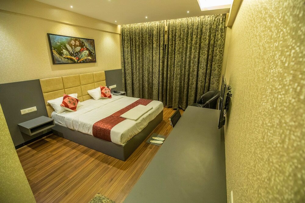 Фото Grand Seasons - The Business Hotel