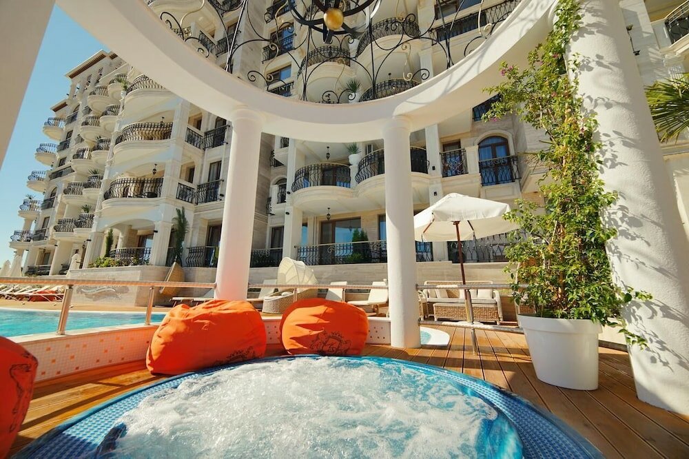 Фото Harmony Suites Saint Vlas