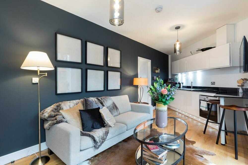 Фото Modern and Designed 2 Bedroom Apartment With Terrace Notting Hill